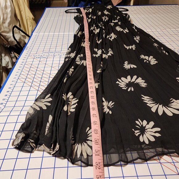 Halogen daisy print sleeveless pleated maxi dress Missing Button Large - Picture 3 of 12